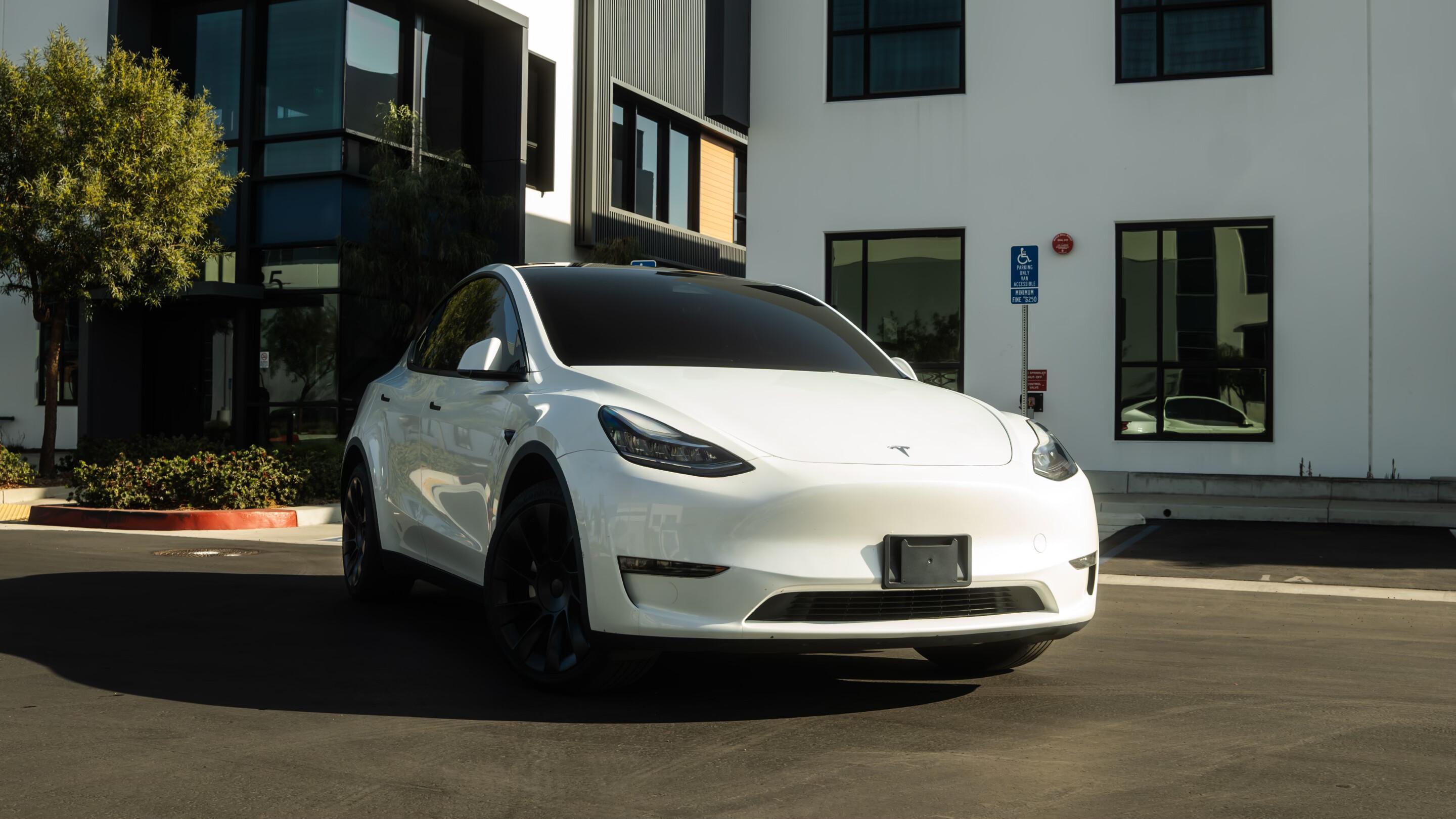 Tesla Model Y 2023 in Los Angeles, CA