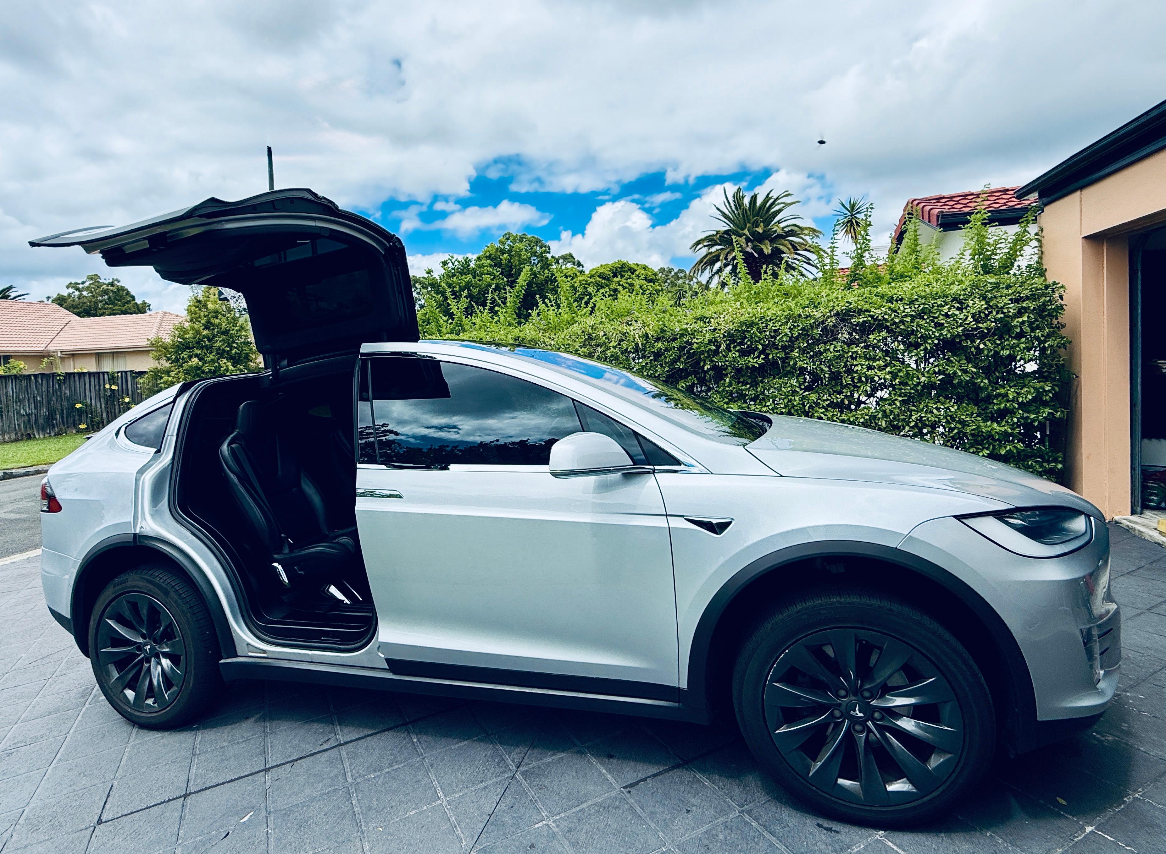 Tesla MODEL X 2017 in Burleigh Waters