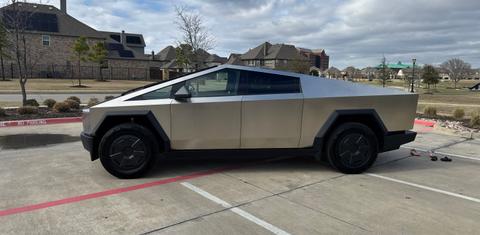 Tesla Cybertruck 2025