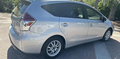 Toyota Prius v 2015