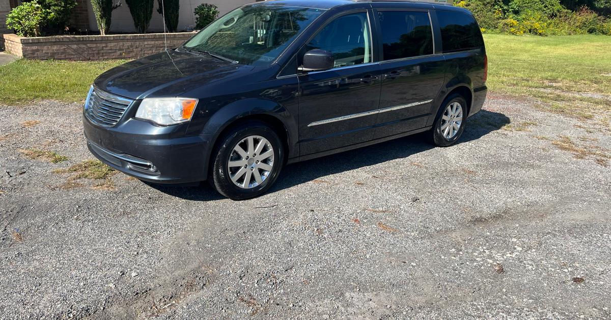 Chrysler Town & Country 2014 rental in Columbia, SC by Tremaine G. Turo