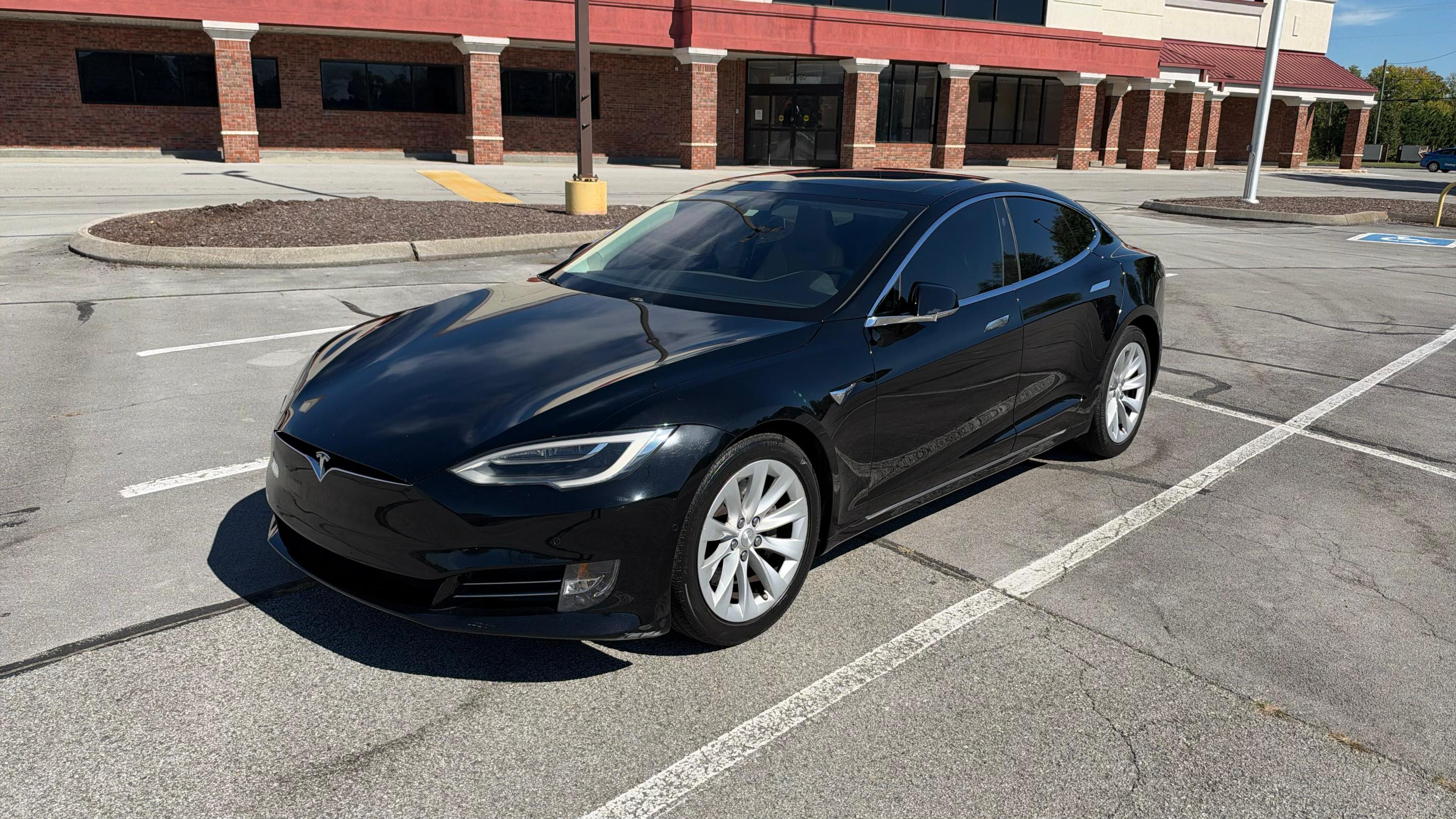 Tesla Model S 2016 in Knoxville, TN