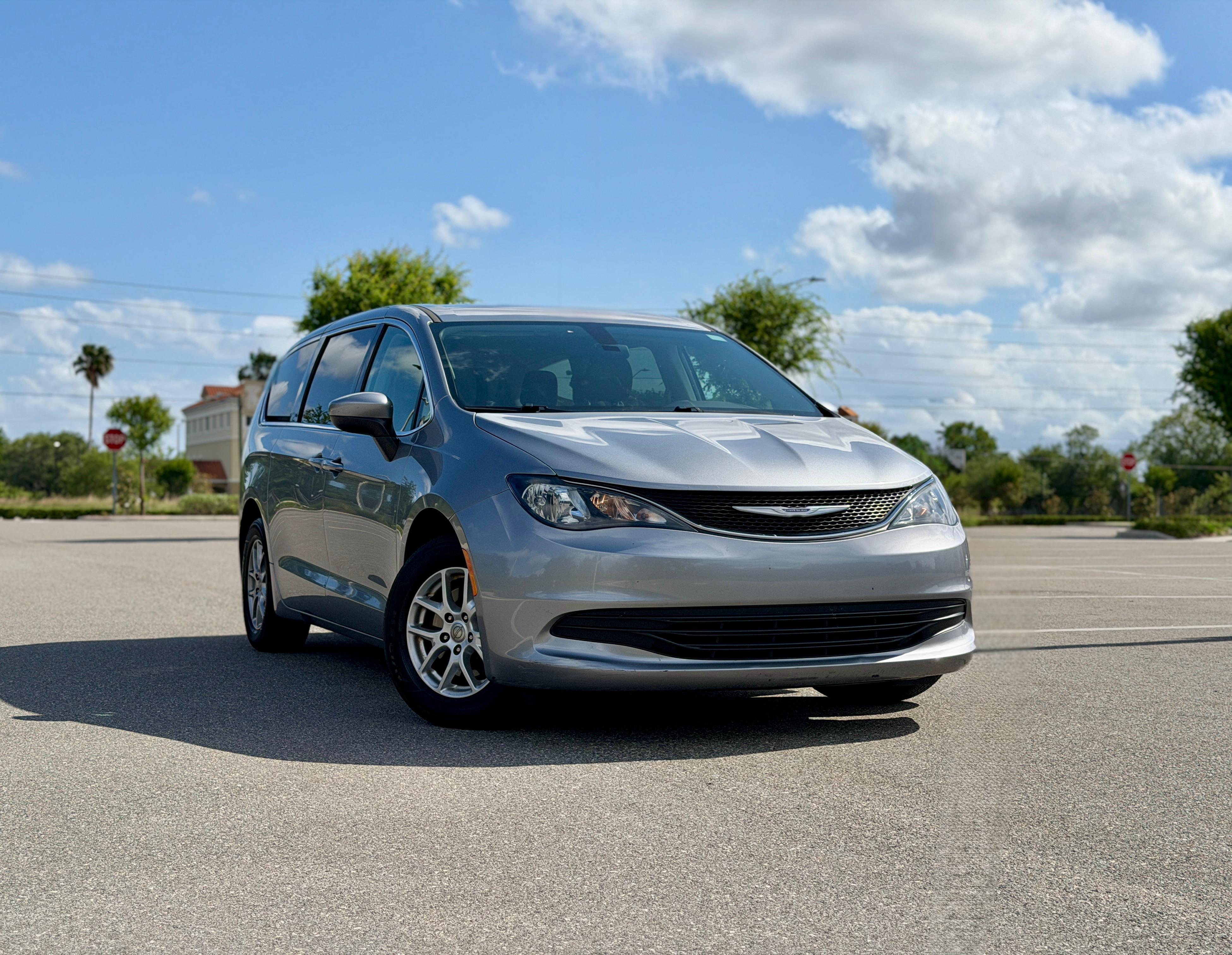 Chrysler Voyager 2020 in Winter Garden, FL