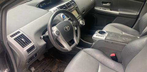 Toyota Prius v 2012