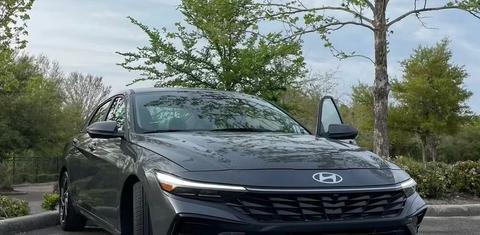 Hyundai Elantra 2024