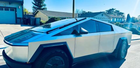 Tesla Cybertruck 2025