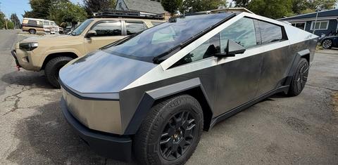 Tesla Cybertruck 2025