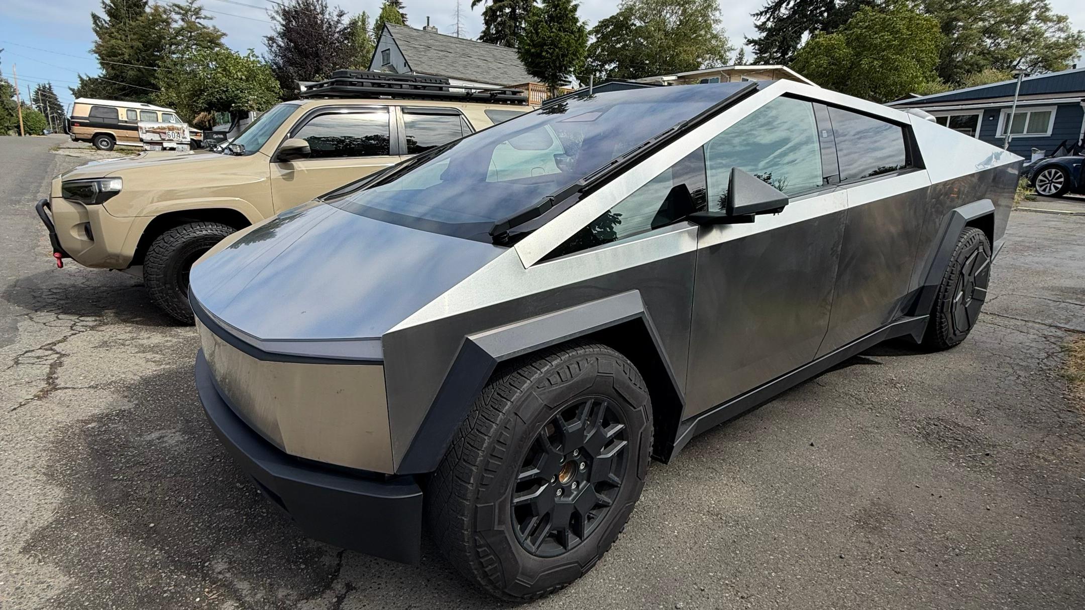 Tesla Cybertruck 2025 in Burien, WA