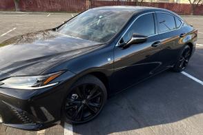 Lexus ES car