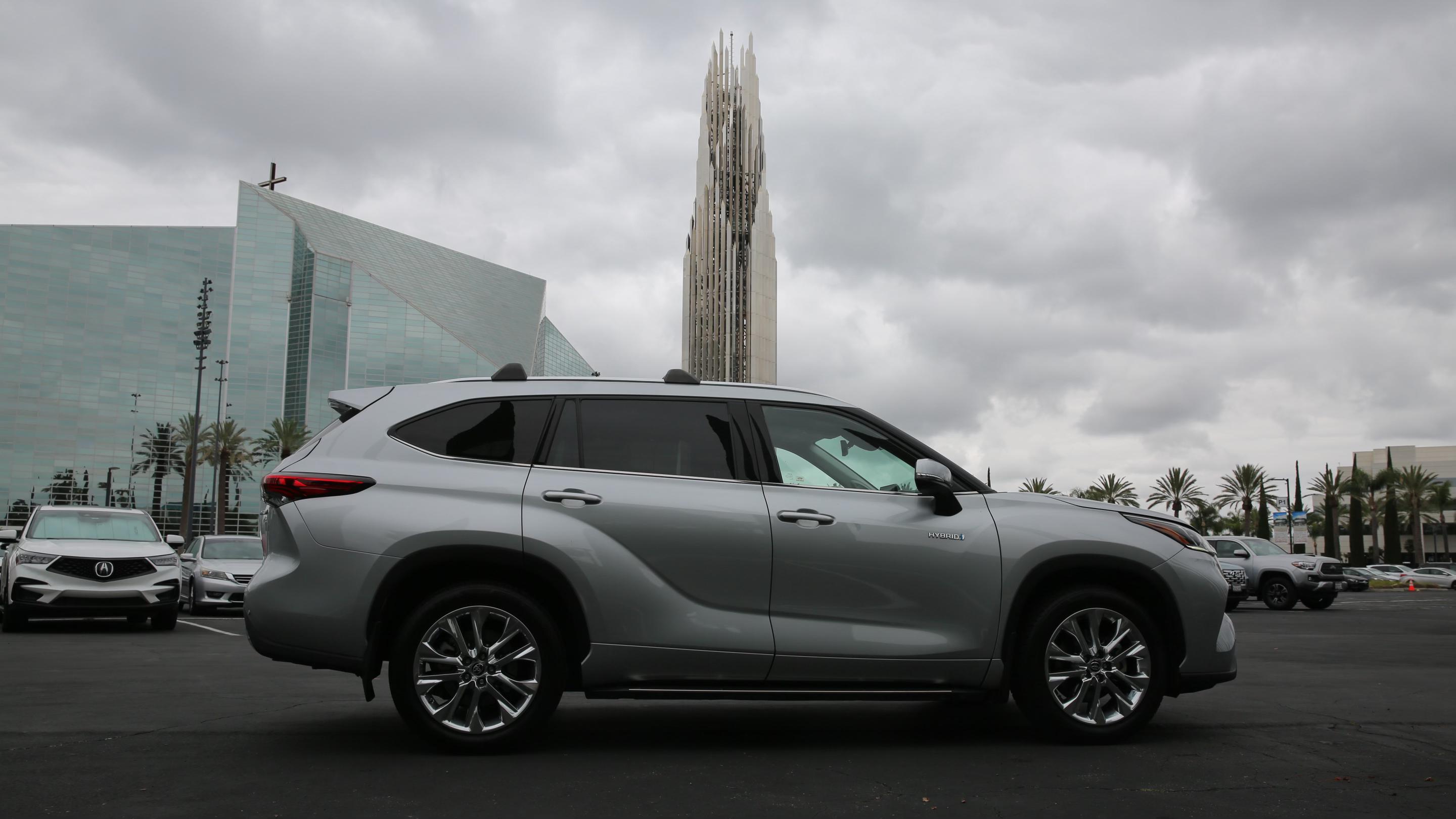 Toyota Highlander Hybrid 2020 in Garden Grove, CA