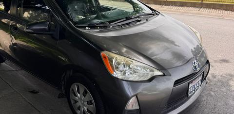 Toyota Prius c 2014