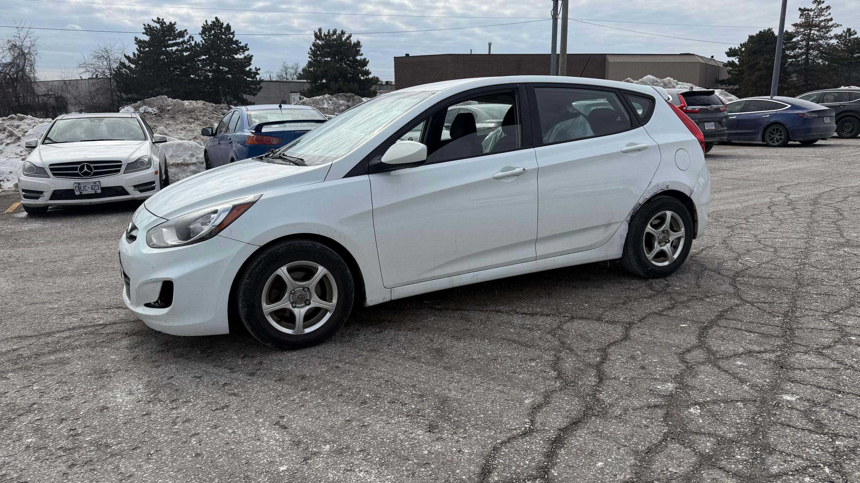 Hyundai Accent 2014 — Car rental alternative in Toronto, ON