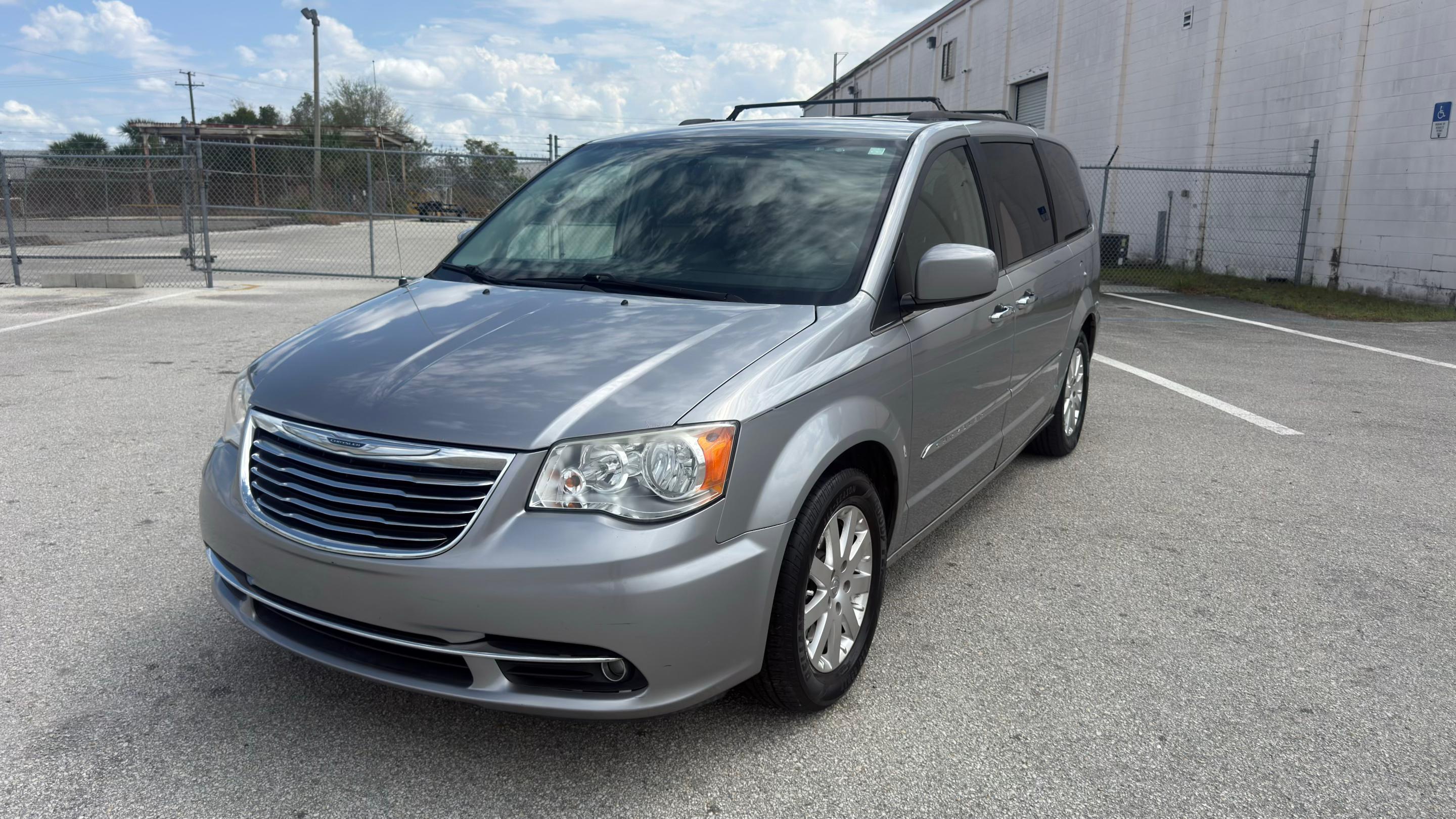 Chrysler Town & Country 2016 in 