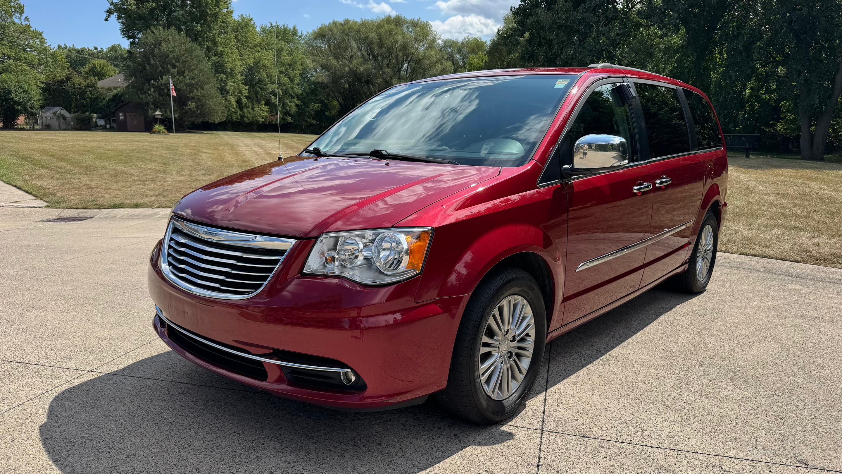 Chrysler Town & Country 2016 in Sterling Heights, MI