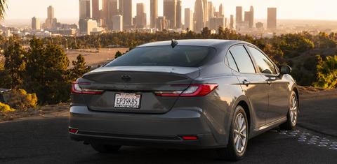 Toyota Camry Hybrid 2026