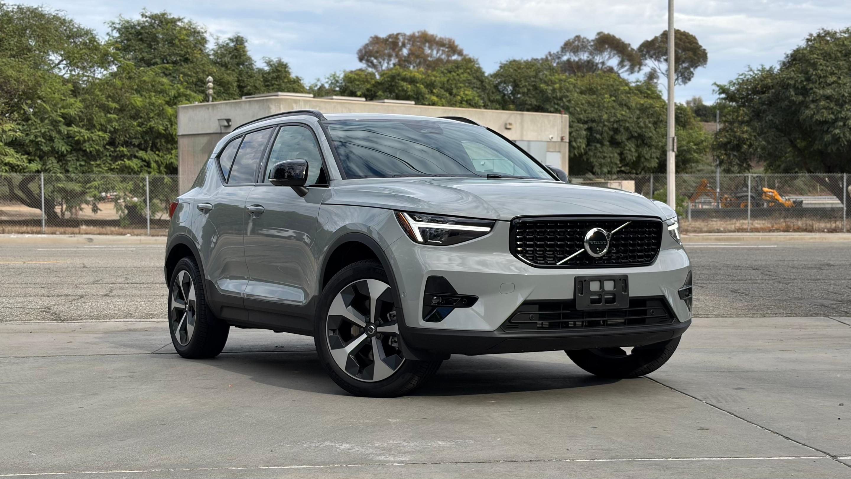 Volvo XC40 2026 in Los Angeles, CA