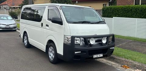 Toyota HIACE 2015