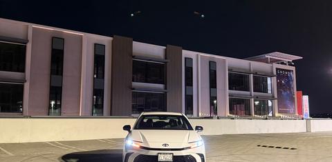 Toyota Camry Hybrid 2026