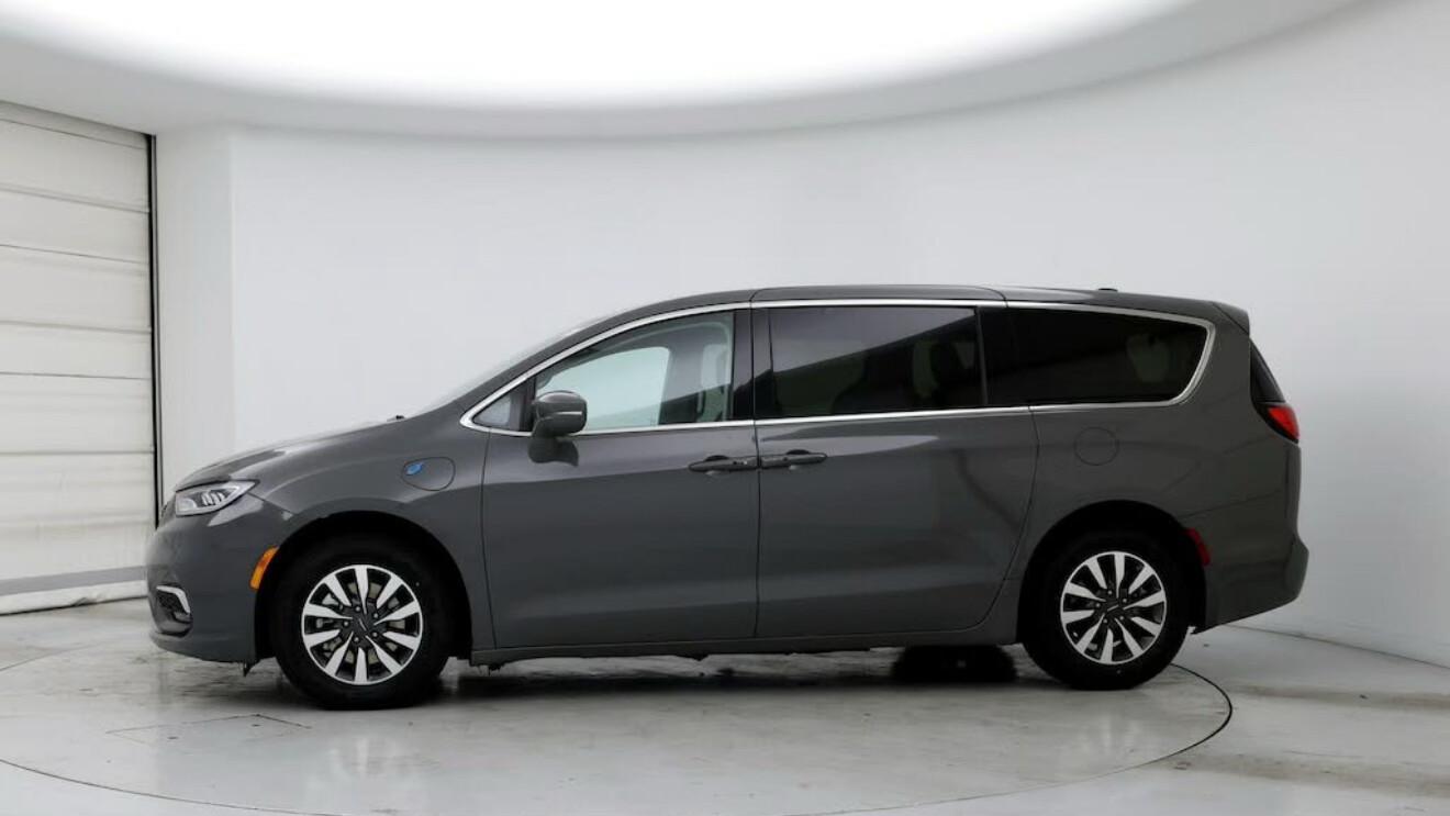 Chrysler Pacifica 2022 in Quincy, MA