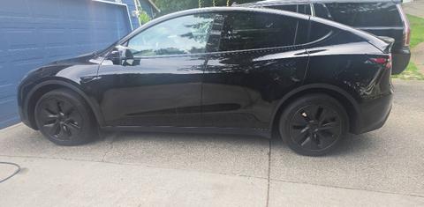 Tesla Model Y 2025
