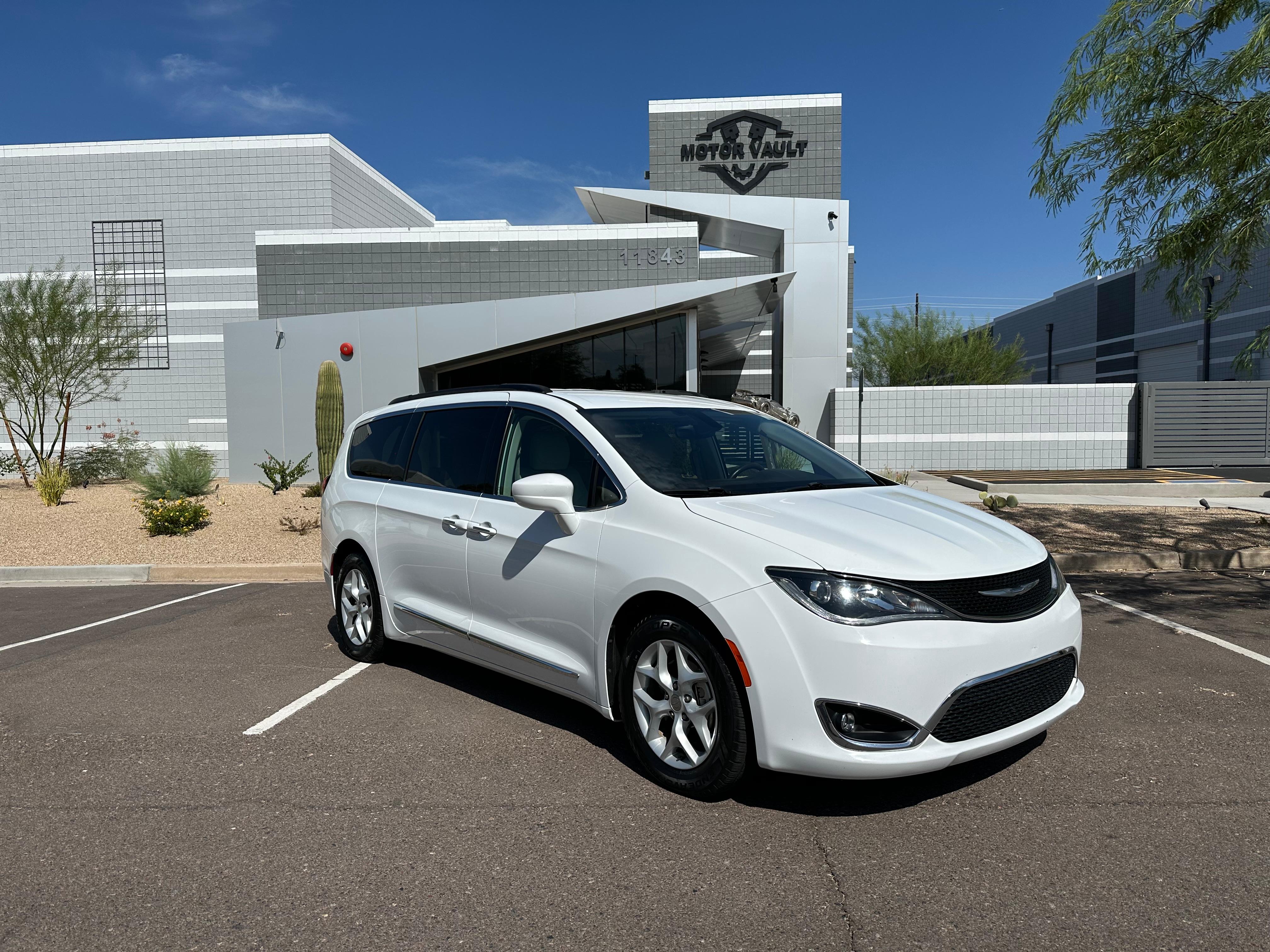 Chrysler Pacifica 2017 in Fountain Hills, AZ
