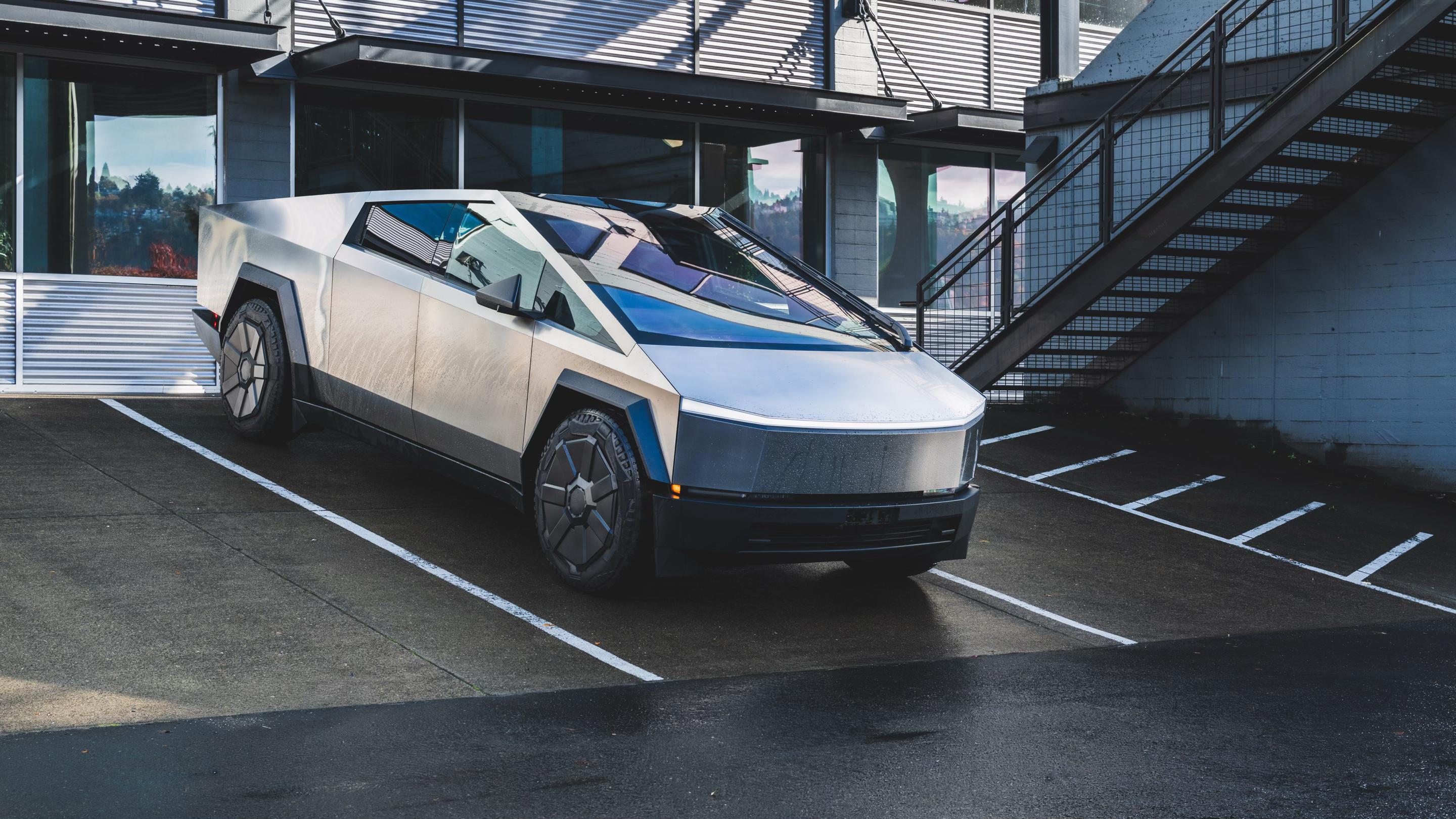 Tesla Cybertruck 2025 in Oatfield, OR