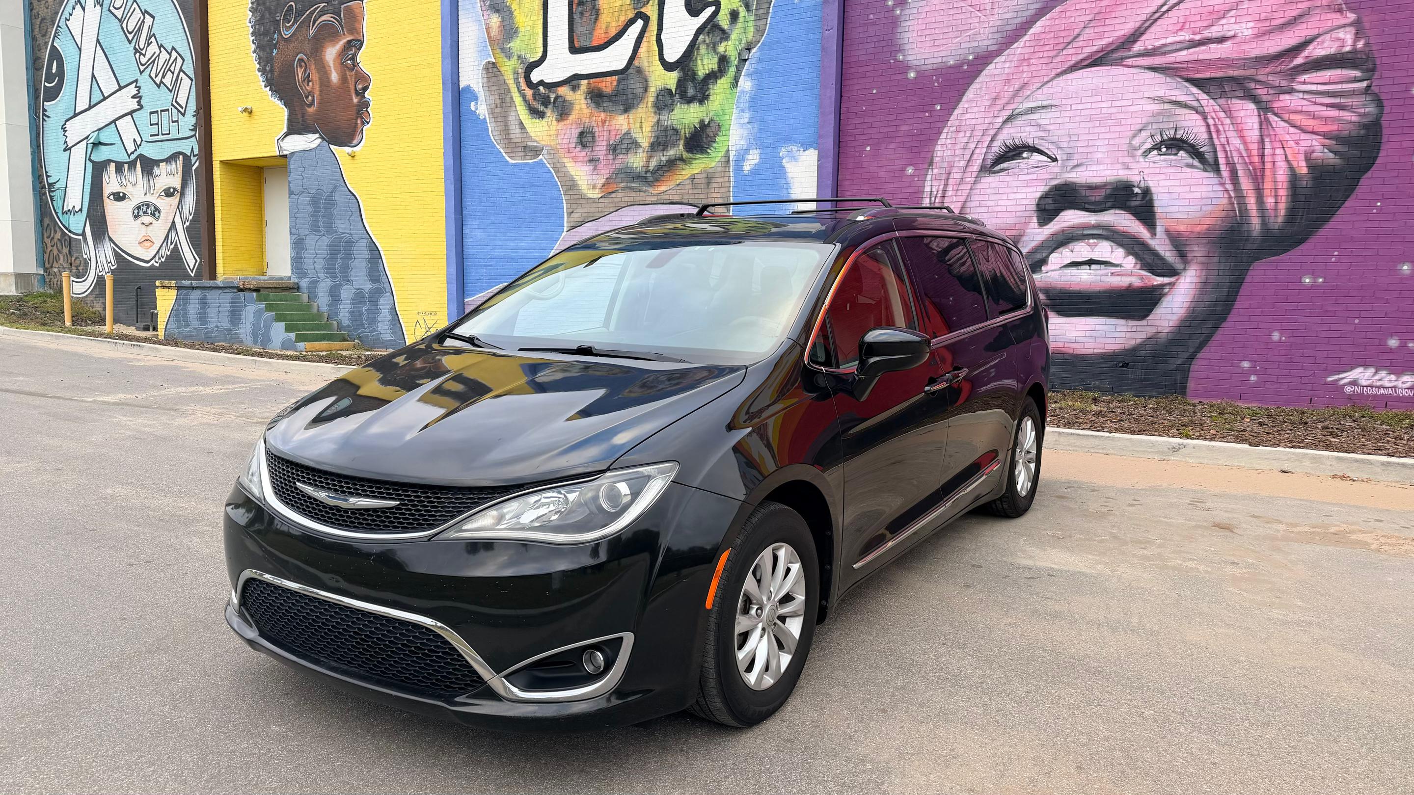 Chrysler Pacifica 2018 in Jacksonville, FL