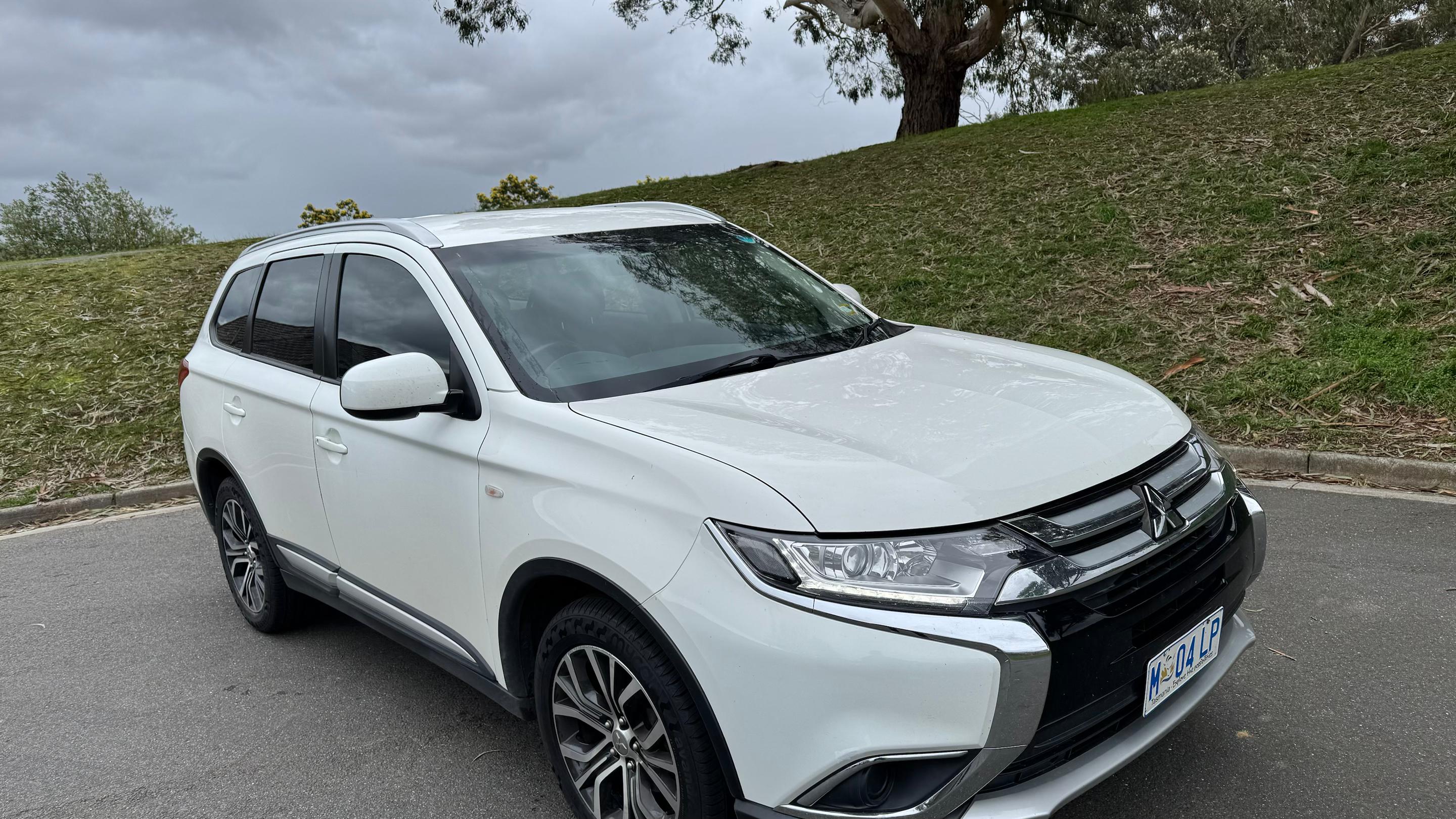 Mitsubishi OUTLANDER 2017 in 