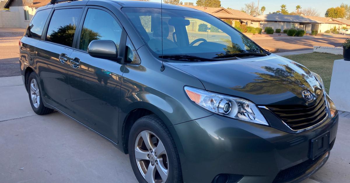 Toyota Sienna 2013 rental in Tempe, AZ by Santiago P. Turo