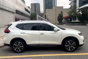 Nissan Rogue car