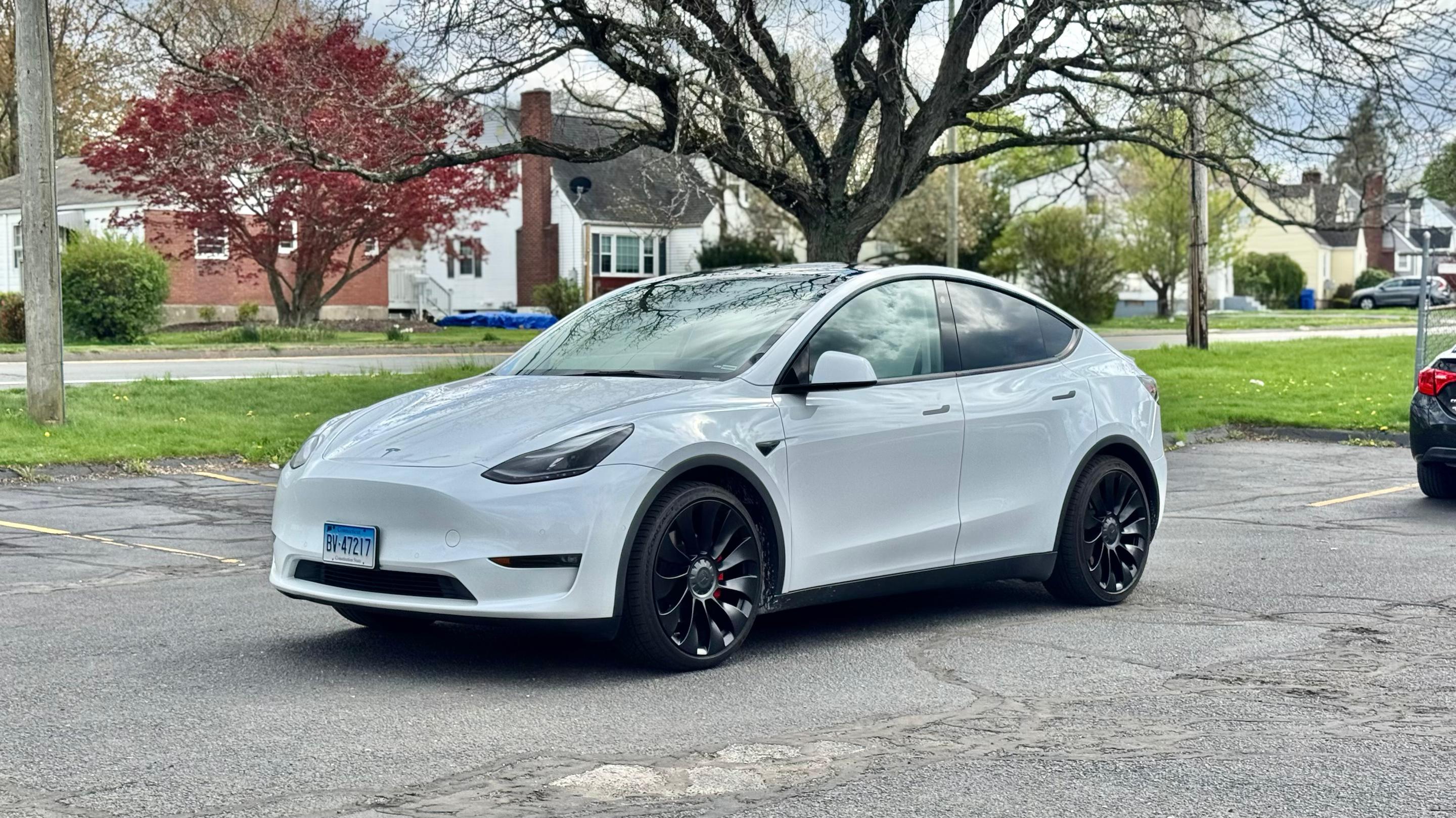 Tesla Model Y 2022 in Newington, CT