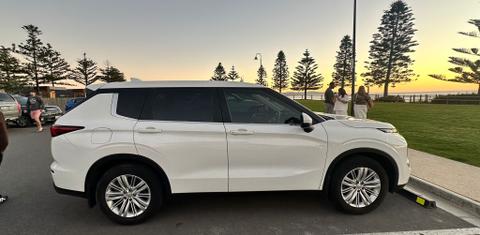 Mitsubishi OUTLANDER 2024
