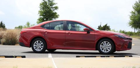 Toyota Camry Hybrid 2025