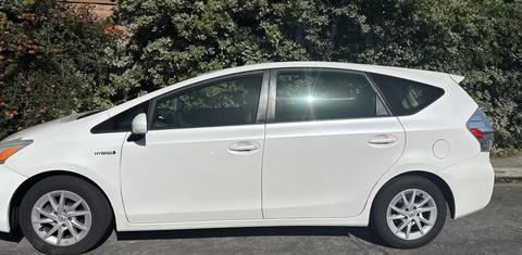 Toyota Prius v 2014