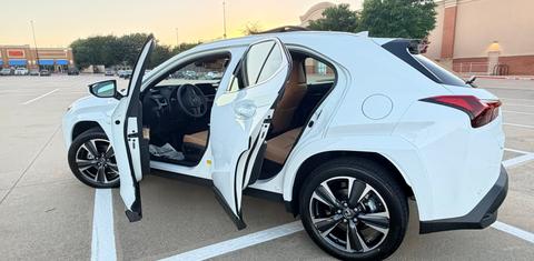 Lexus UX 2026