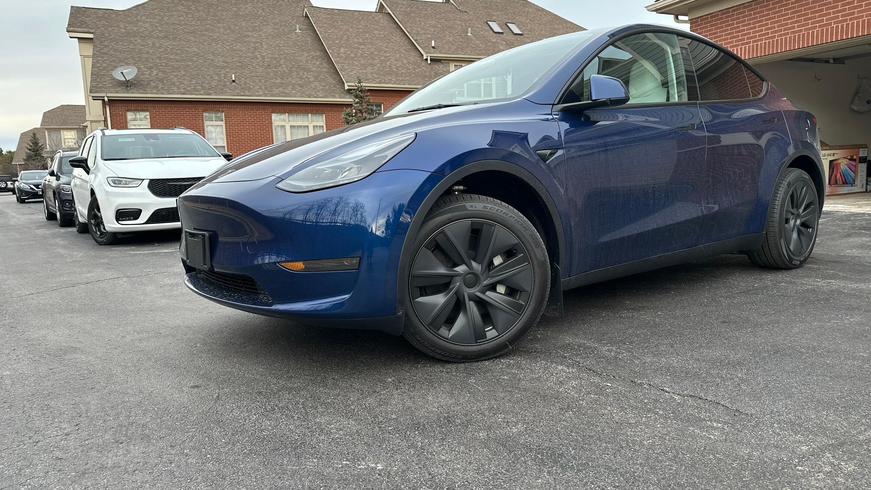 Tesla Model Y 2025 in Glenview, IL