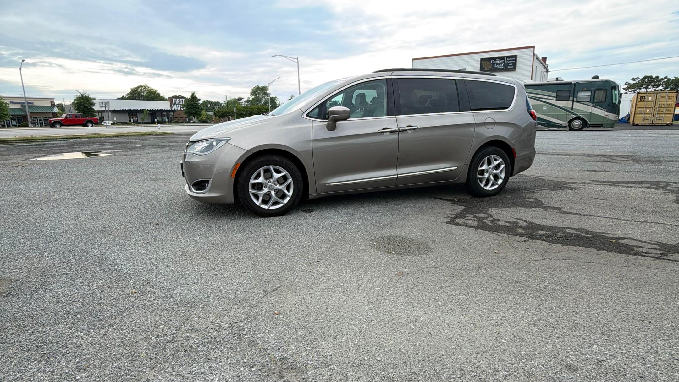 Chrysler Pacifica 2017 in Dover, DE