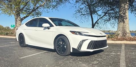 Toyota Camry Hybrid 2026