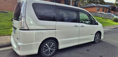 Nissan Serena Hybrid 2014