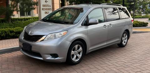 Toyota Sienna 2011