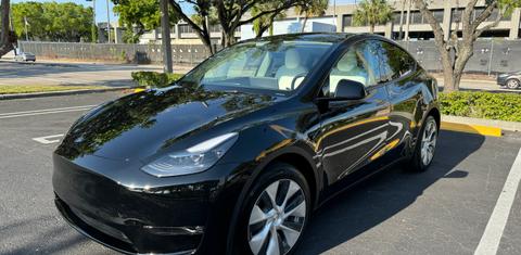 Tesla Model Y 2024