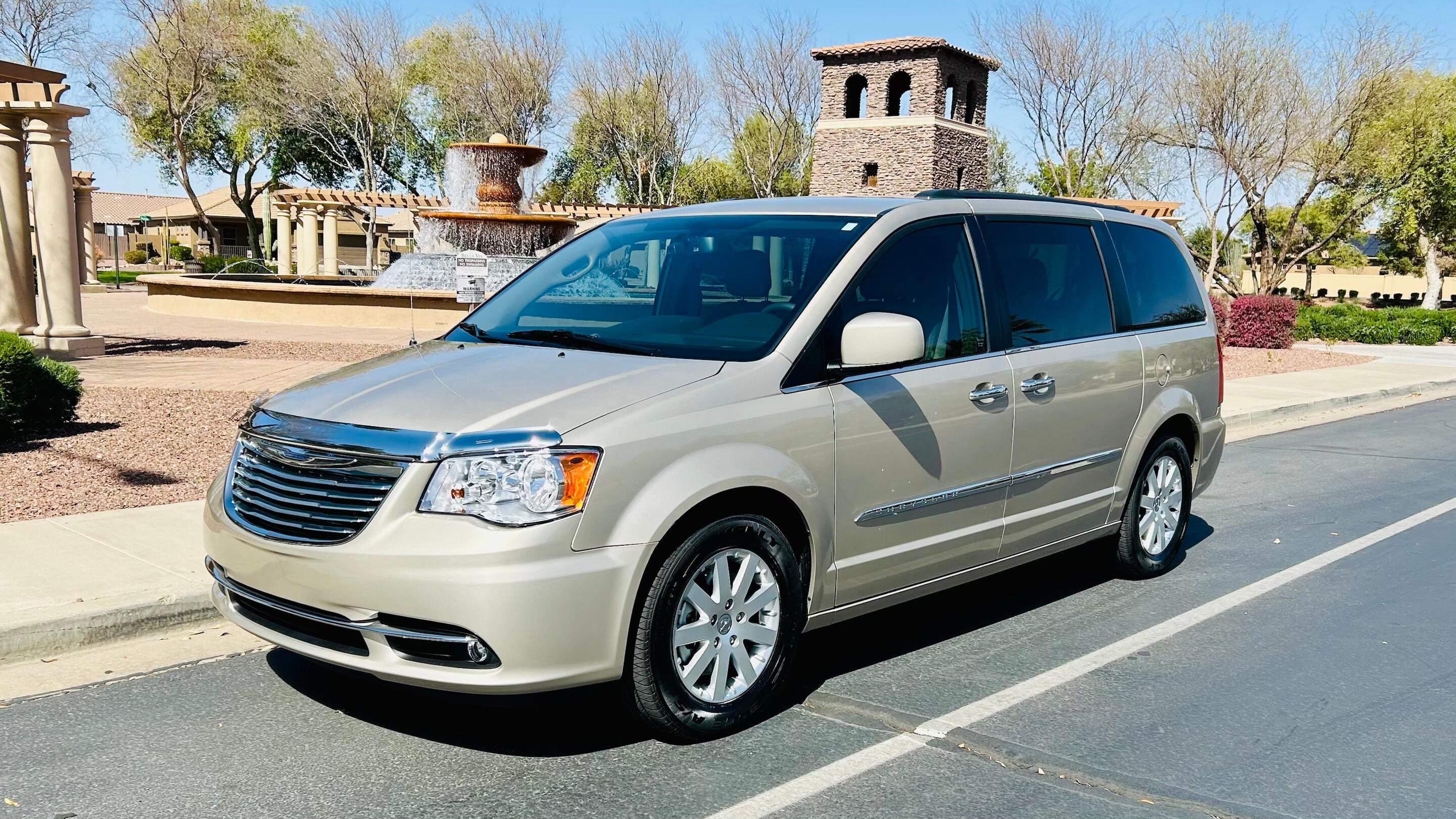 Chrysler Town & Country 2016 in Phoenix, AZ