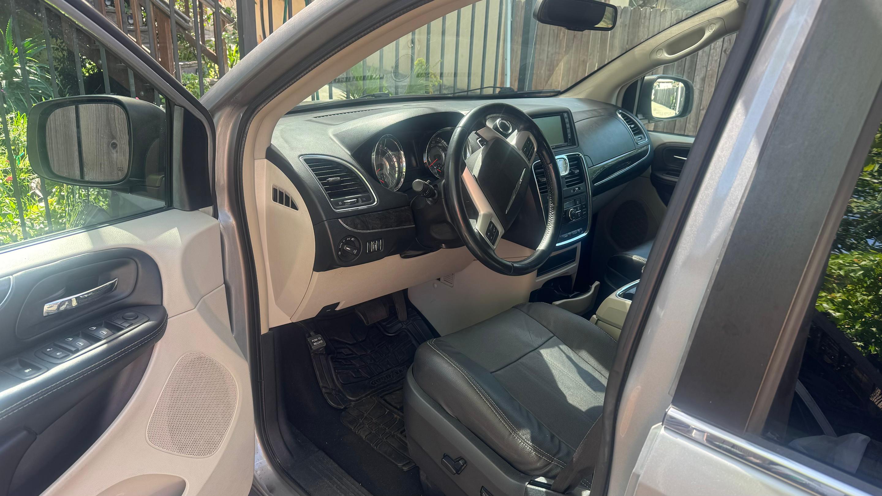 Chrysler Town & Country 2015 in 