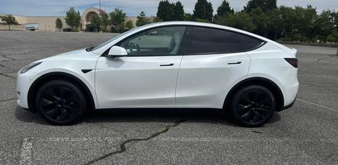 Tesla Model Y 2025
