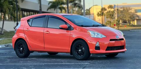 Toyota Prius c 2014