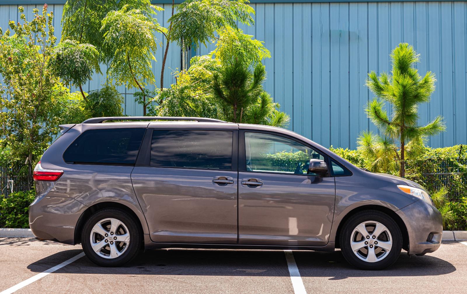 Toyota Sienna 2015 in Orlando, FL
