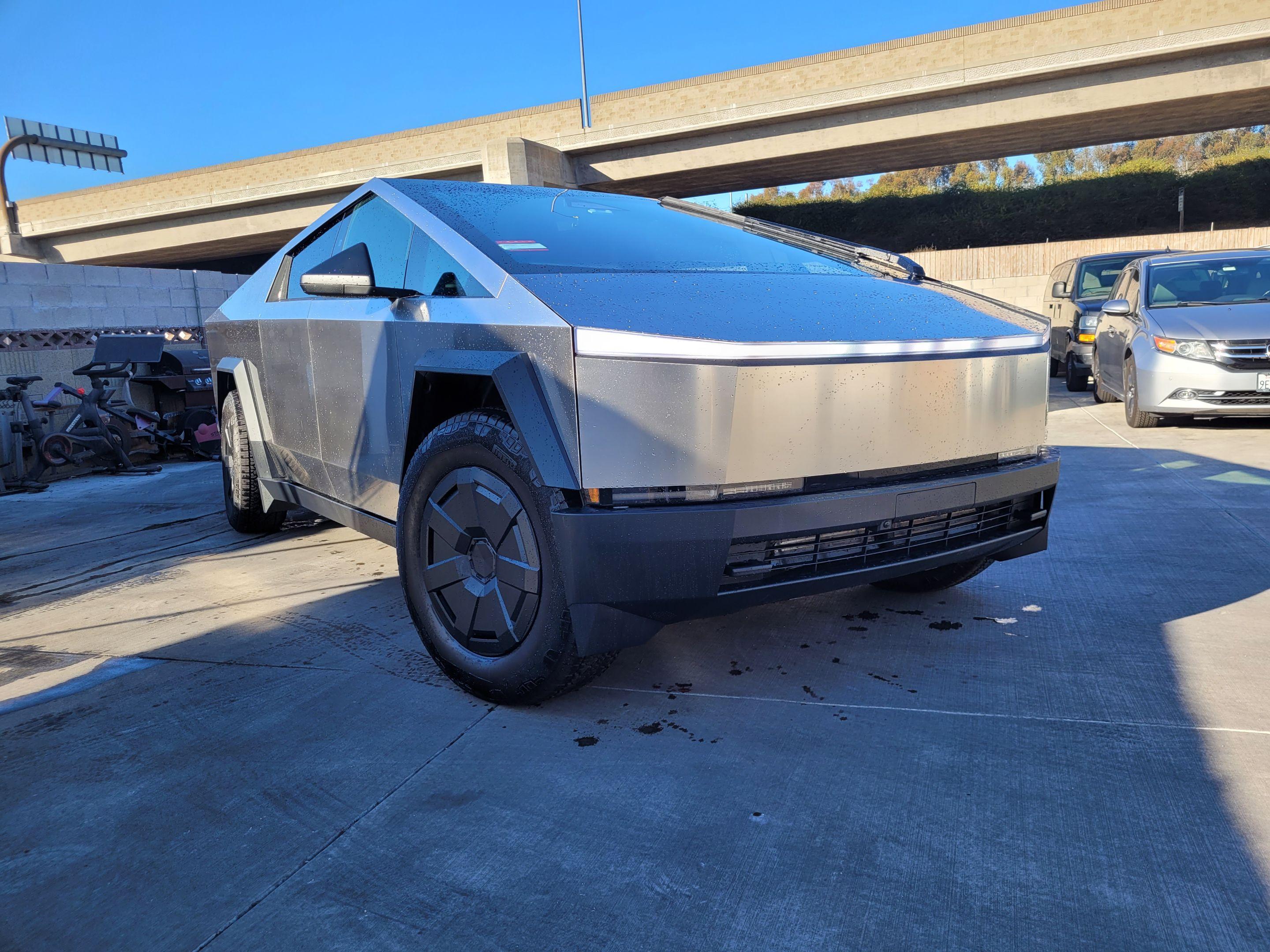 Tesla Cybertruck 2024 in Los Angeles, CA