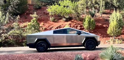 Tesla Cybertruck 2025