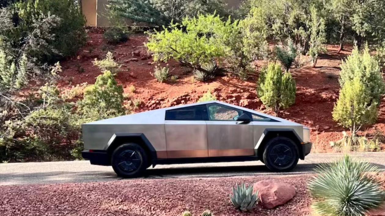 Tesla Cybertruck 2025 in Phoenix, AZ