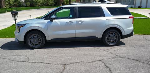 Kia Carnival Hybrid 2025